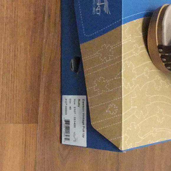 Sandals - Picture 2 of 2